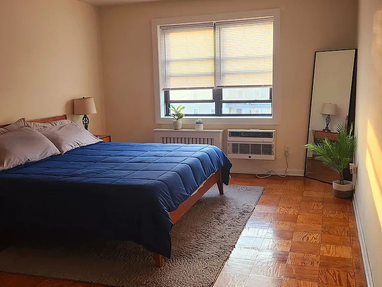 Extra Large Bedroom with extra closets. Room can fit huge bed and furniture.