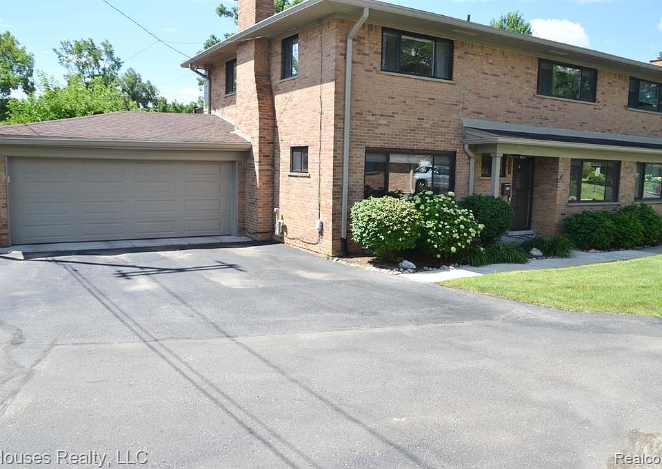130 W Hickory Grove Rd, Bloomfield Hills, MI 48304 MLS 20230005817