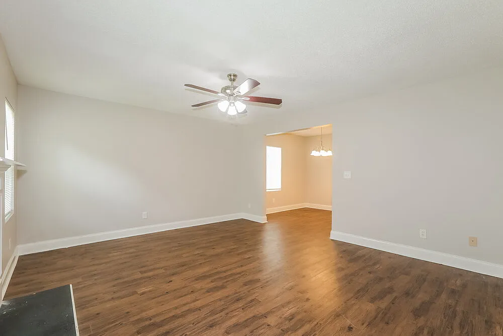 3 bed, 2.5 bath, 1344 sqft, $2,440 — Photo 4
