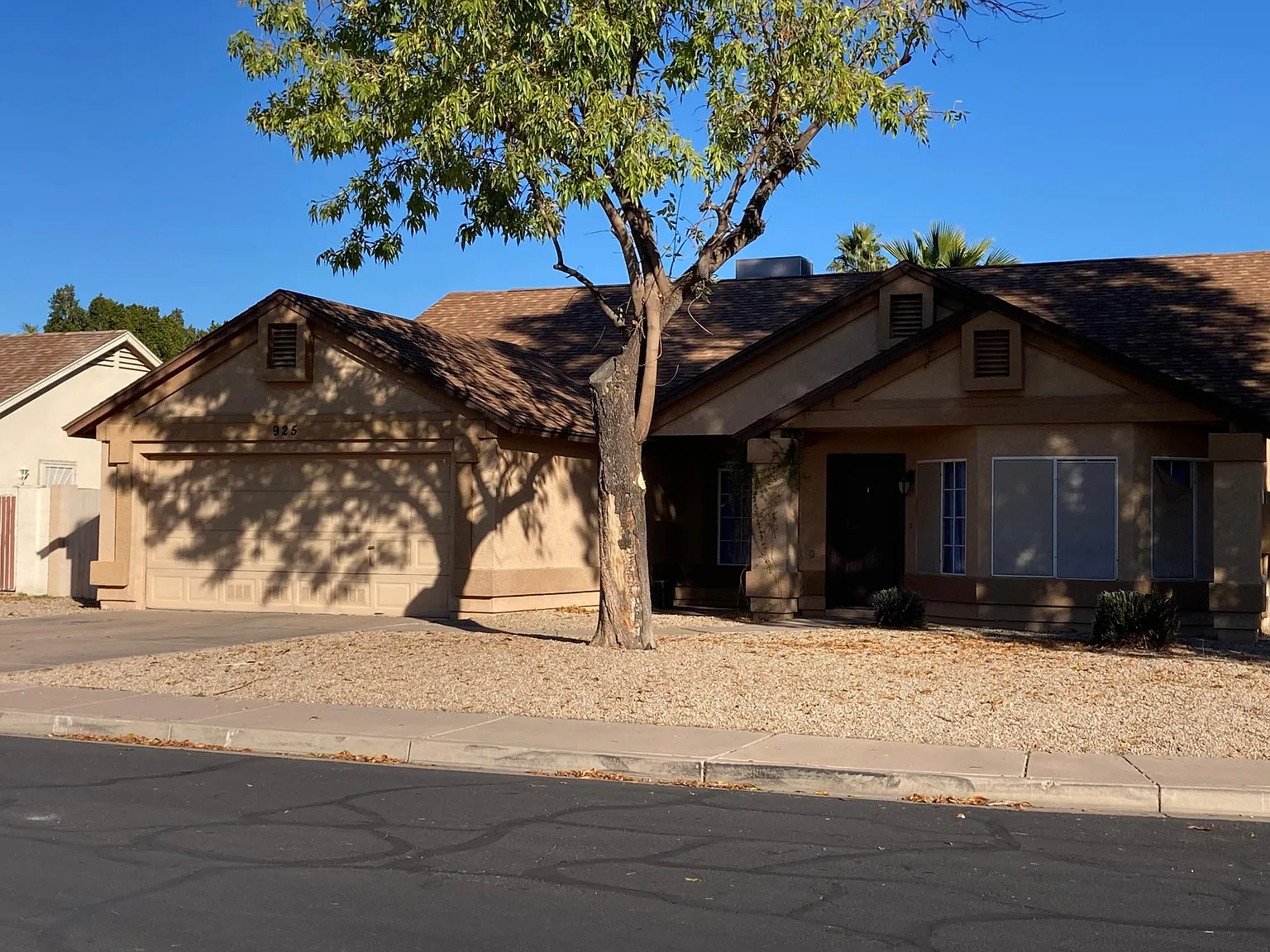 925 N Starling Dr — Photo 2
