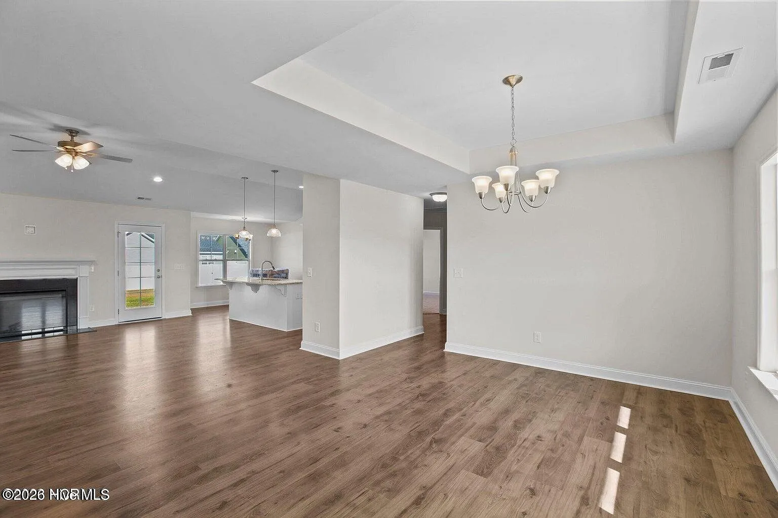 3 bed, 2.0 bath, 2158 sqft, $2,300 — Photo 2