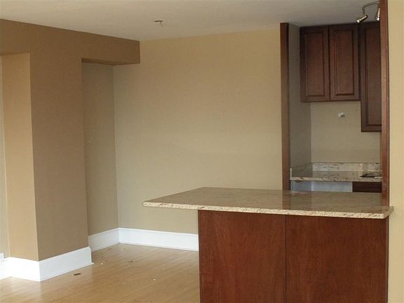 3rd image of 3950 N Lake Shore Dr APT 414