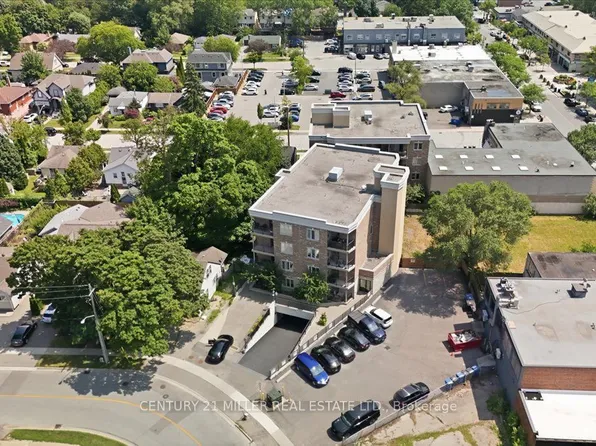 70 Stewart St #102, Oakville, ON L6K 1X5