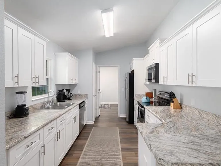 3424 NE 14th St — Photo 7