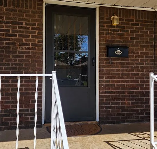 209 W Coe Dr — Photo 2