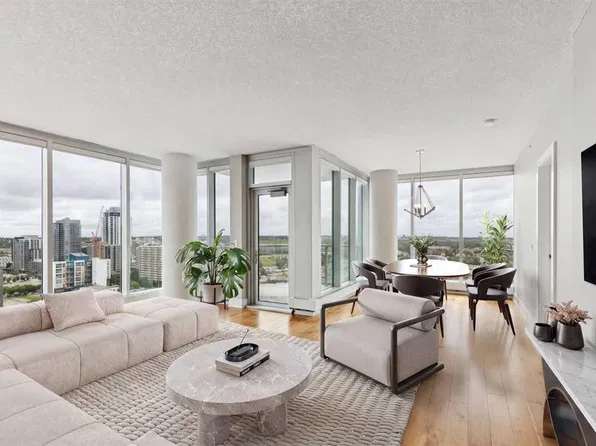 433 NE 11th Ave SE #1901, Calgary, AB T2G 0C7
