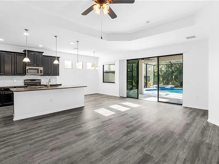 11195 Saint Roman Way — Photo 3