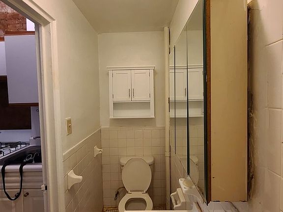 5th image of 510 E 5th St APT 1S
