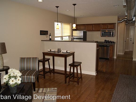 3rd image of 617 S 31st Ave APT 201