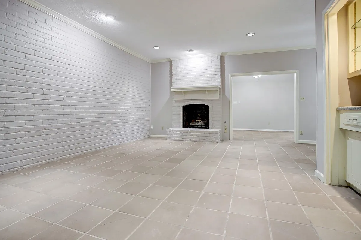 Building Photo - 1412 Walnut Bend Ln #19