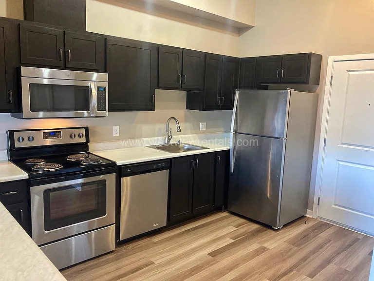 203 E Laurel St — Photo 95