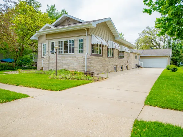 214 W Watson St, Forrest, IL 61741