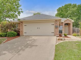 2300 Whitney Ct, Fort Worth, TX 76120