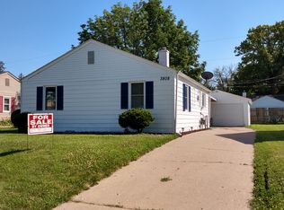 3808 10th Avenue Pl, Moline, IL 61265