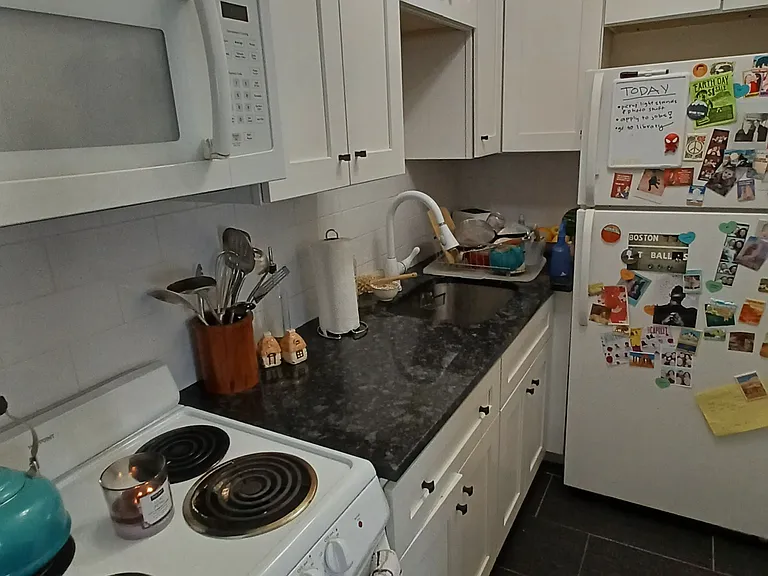 200 Kelton St #21 — Photo 10