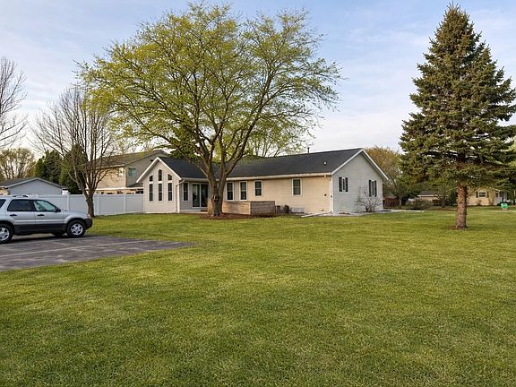 2nd image of 702 Carol Ln