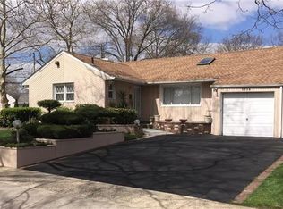 2534 Eileen Rd, Oceanside, NY 11572