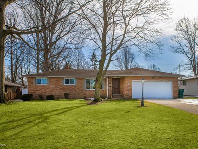 1390 Parkview Dr, Seven Hills, OH, 44131