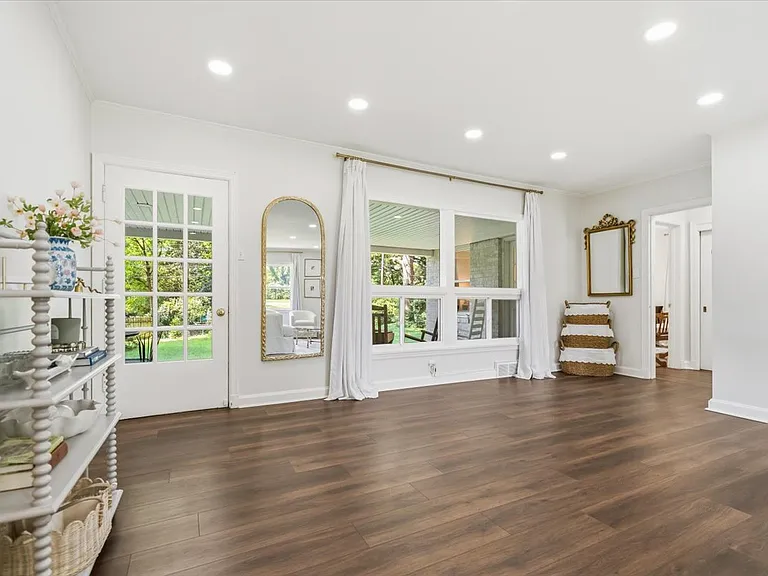 4665 Park Ave — Photo 6