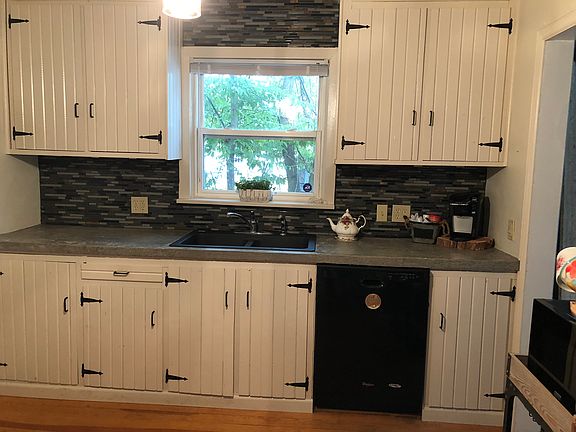 Beautiful concrete counters!