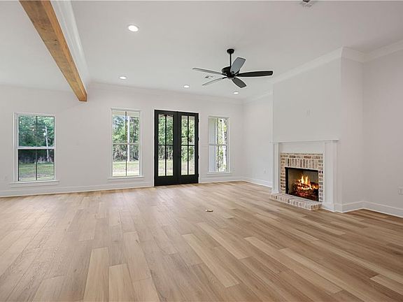 5th image of 313 Chenel St
