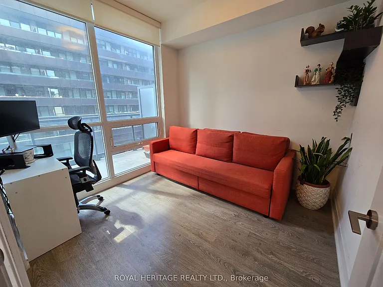 30 Roehampton Ave #403 — Photo 10