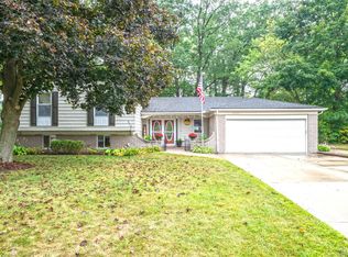 2880 Wareing Dr, Lake Orion, MI