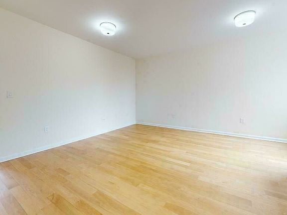 4th image of 656 W 204th St #52