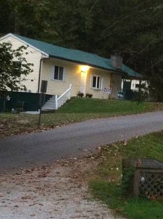 1st image of 1600 Woodland Dr