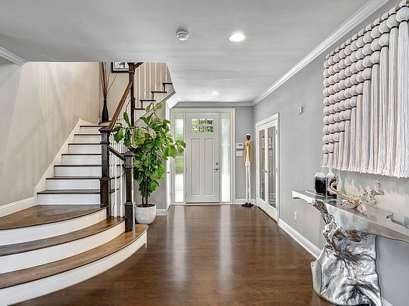 3rd image of 3709 Ella Blvd