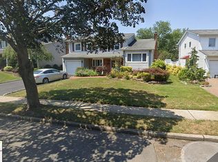 1206 Flower Ln, Wantagh, NY 11793