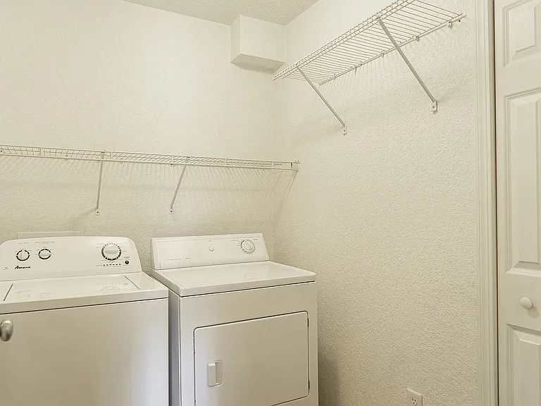 Manchester Premium - Laundry
