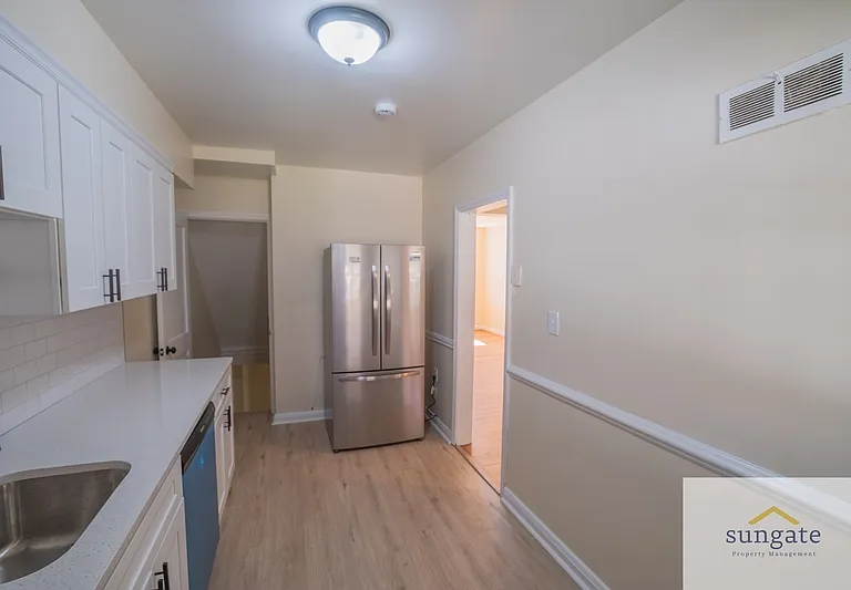 1444 Meridene Dr — Photo 11