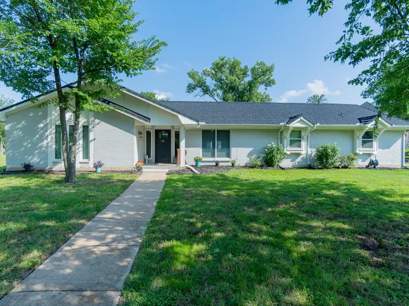 201 Roaring Springs Dr, Joshua, TX 76058