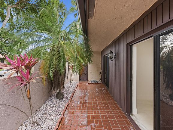 4th image of 9258 Vista Del Lago #A