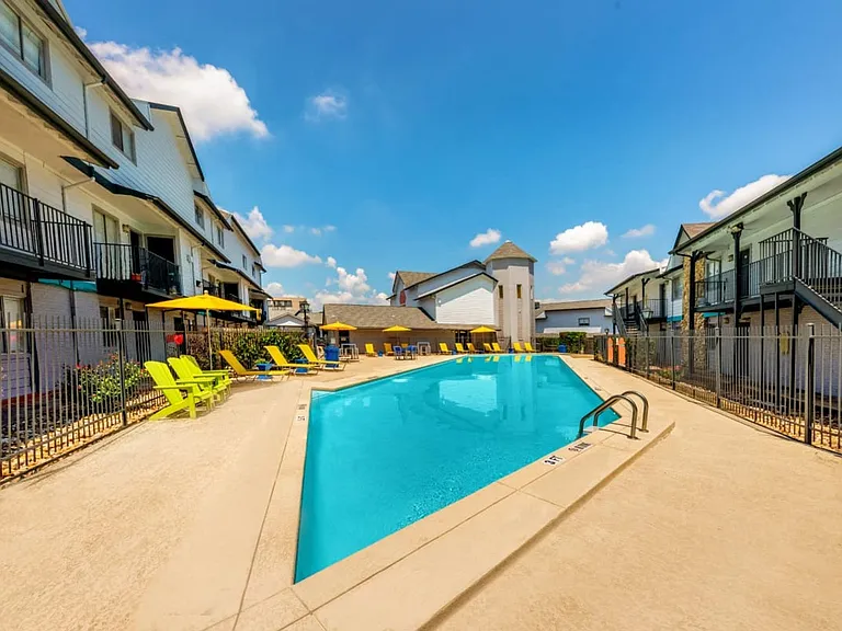 Emerson Apartments at Town Lake — Photo 8