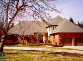 21 Windemere Pl, Grosse Pointe, MI 48236