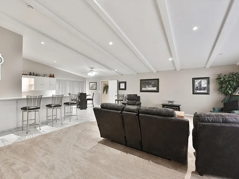 659 Dillon Dr — Photo 7