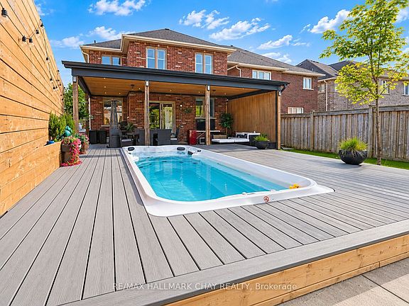 3rd image of 2199 Dawson Cres