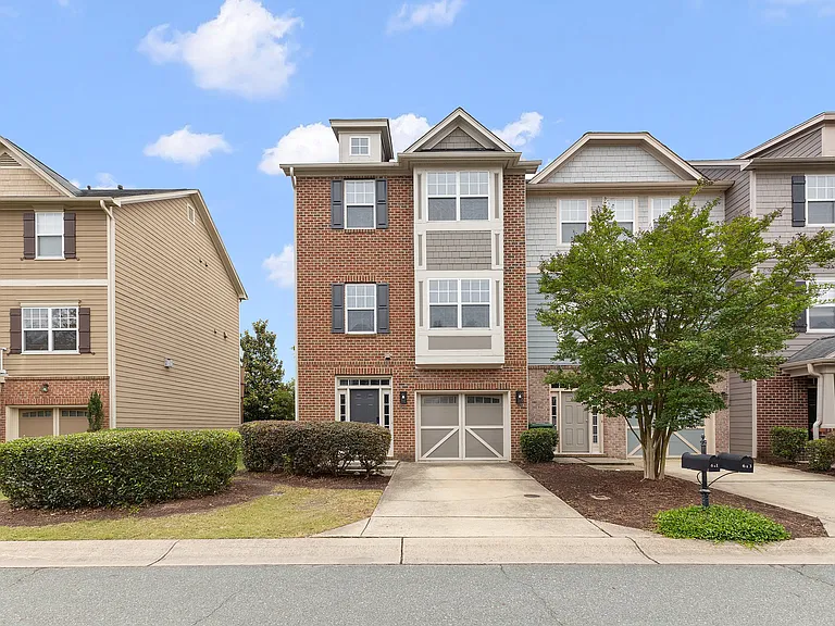 611 Carlton Commons Ln #1 — Photo 2