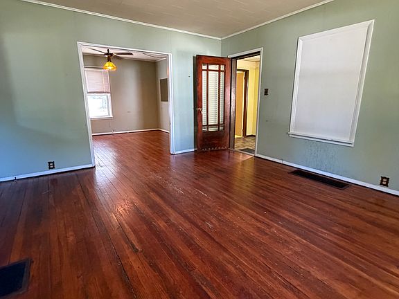 3rd image of 934 Helen Ave