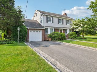 54 Ogden Ave, East Williston, NY 11596