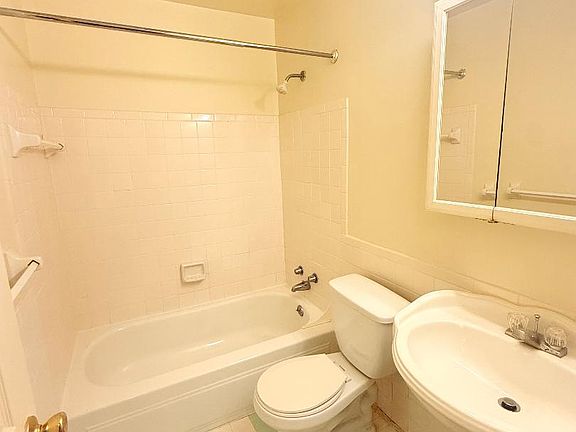 4th image of 3338 Alamo Ave APT 19