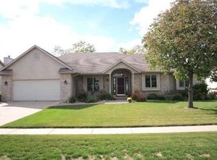 901 Ganser Dr, Waunakee, WI 53597