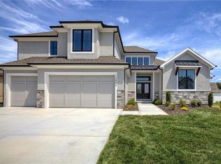 13504 Terrace Park Dr, Parkville, MO 64152