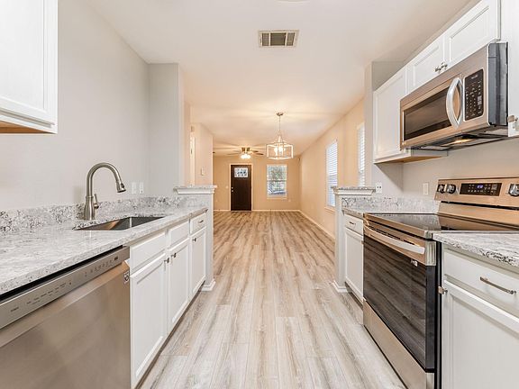 5th image of 8708 Dittmar Oaks Dr