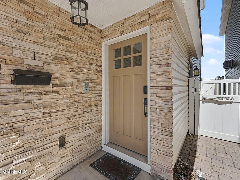 7 E Church St — Photo 49