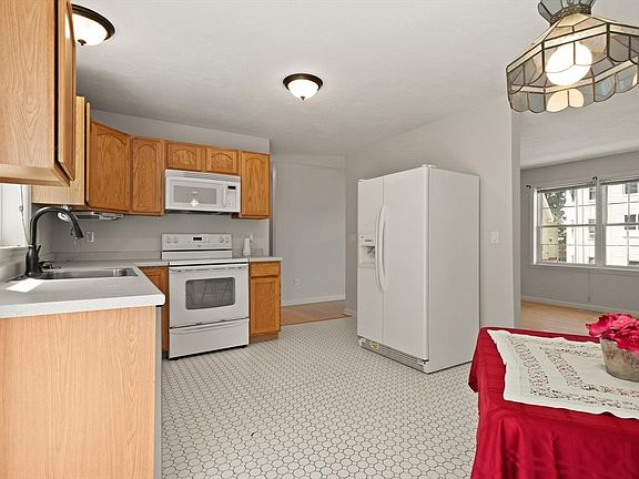 4th image of 5 Princeton St #5