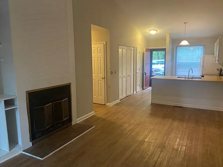 909C W Chatham St — Photo 6