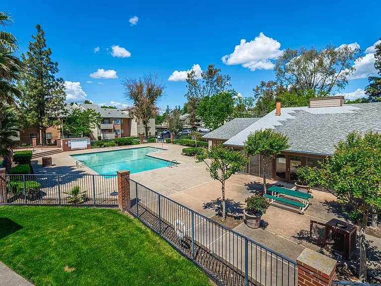 Carmel Pointe Apartments — Photo 29